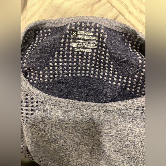 Cropped activewear long sleeve - Picture 2 of 3